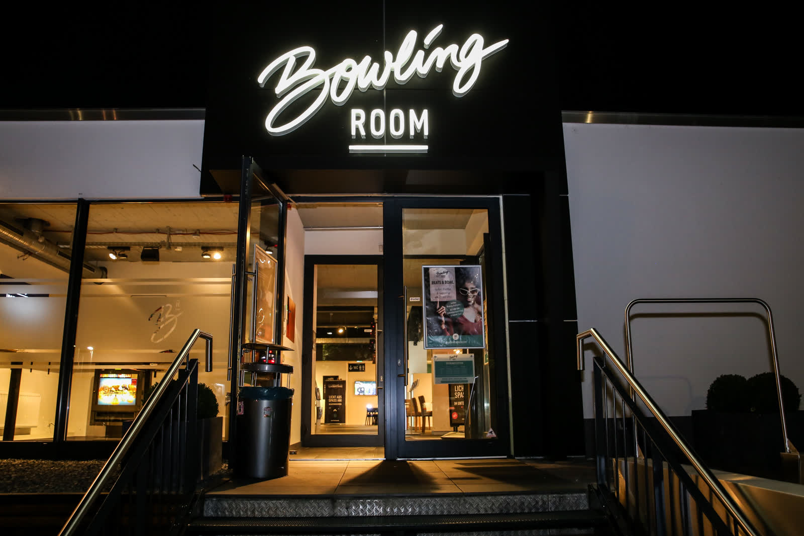 Der Eingang — Bowling Room Trier